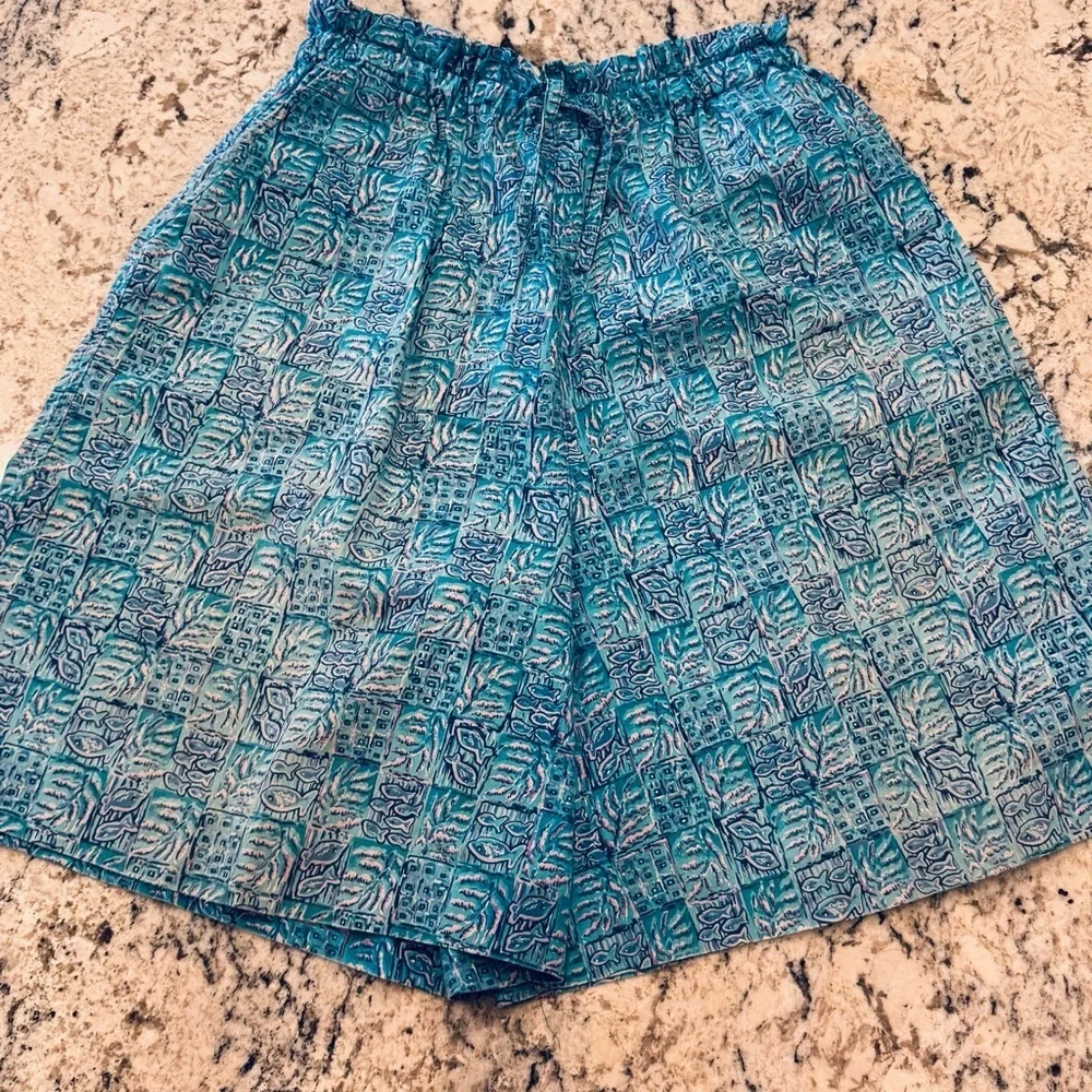 L.L.Bean Printed Elastic Waist Shorts Blue Green Fish Pattern Size Medium